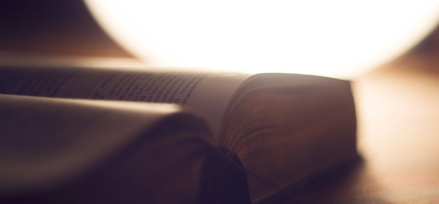 Bíblia Sagrada - Imagem de Pexels por Pixabay